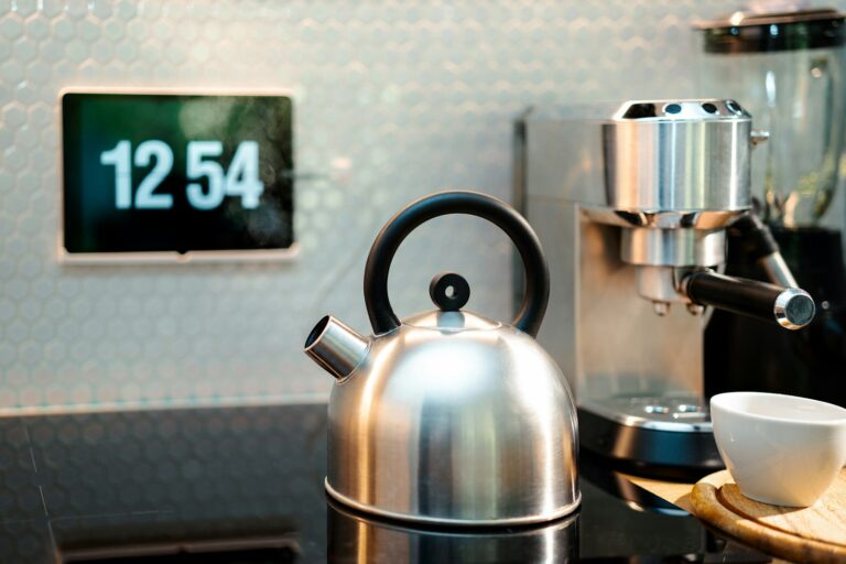 Electric gooseneck kettle countertop