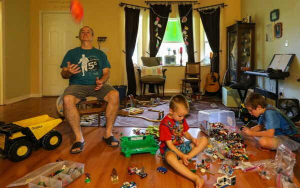 Evening routines that help parents and kids unwind together