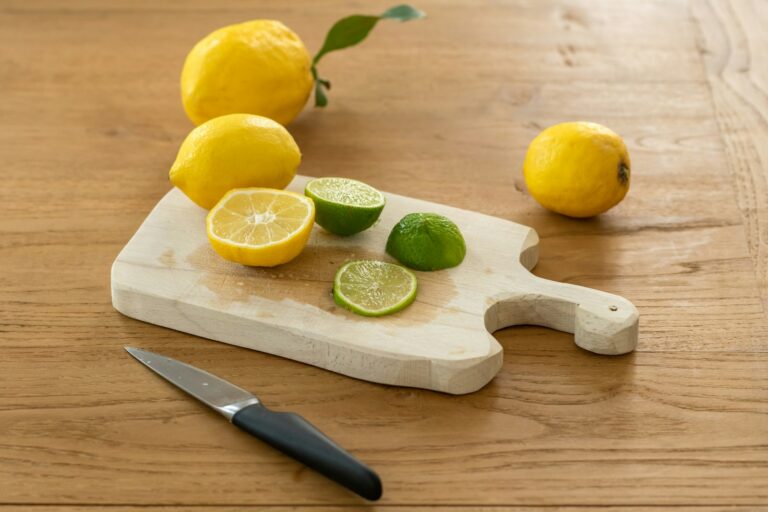 Citrus fruit cutting board knife