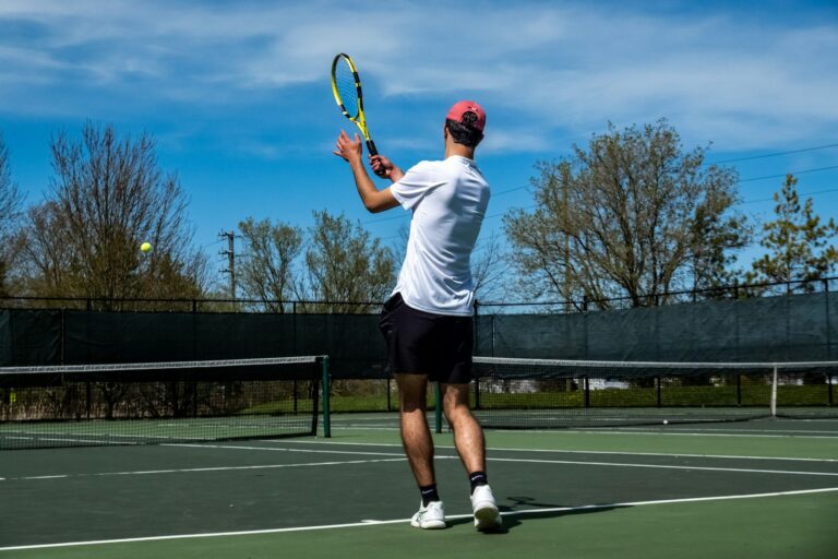 Tennis player forehand rotation boxer defensive stance balance