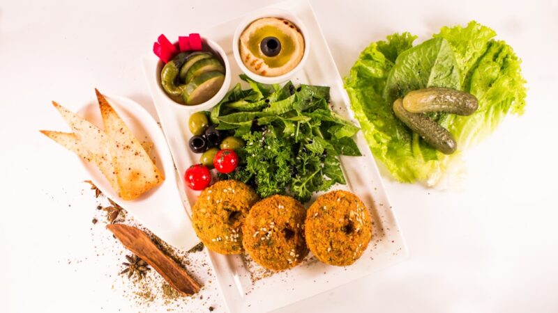 How to Build a Balanced Mezze Board for an Easy Weeknight Dinner