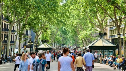 How to spot common tourist scams in Barcelona without losing your relaxed pace