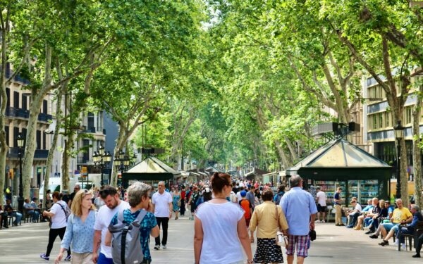 How to spot common tourist scams in Barcelona without losing your relaxed pace