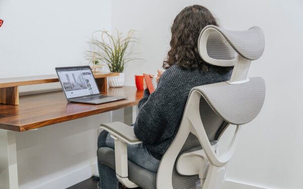 Micro-Breaks at Your Desk: A Practical Guide to Less Neck Pain, Less Eye Strain, and More Energy