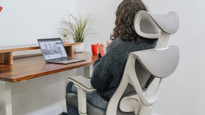 Micro-Breaks at Your Desk: A Practical Guide to Less Neck Pain, Less Eye Strain, and More Energy
