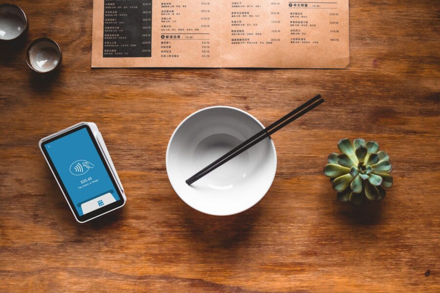 Code restaurant table smartphone