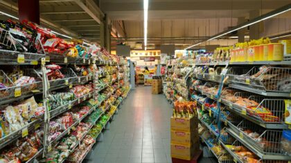 Smart grocery shopping: how to fill your cart for less waste, more flavor and less stress