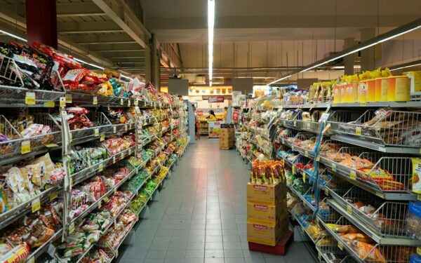 Smart grocery shopping: how to fill your cart for less waste, more flavor and less stress