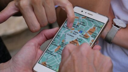 Smart travel with your phone: essential apps, settings and shortcuts for trips abroad