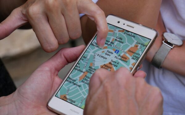 Smart travel with your phone: essential apps, settings and shortcuts for trips abroad