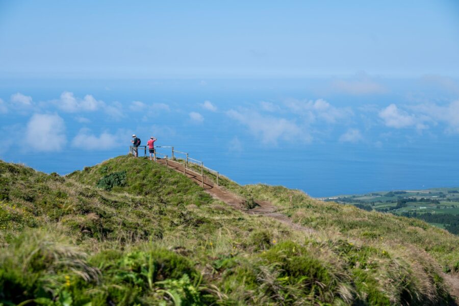 Hikers national park mountain trail viewpoint