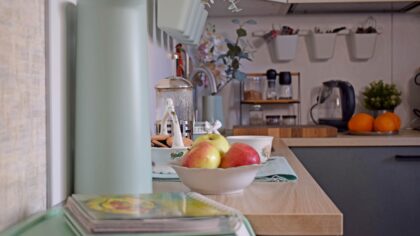 The 60-Minute Weekly Reset for Small Apartments That Makes Weekdays Easier