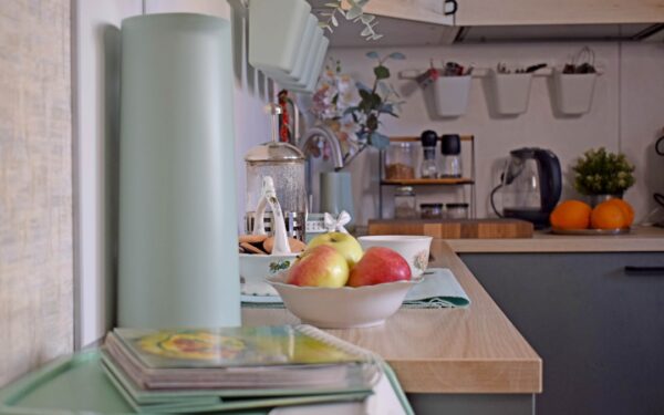 The 60-Minute Weekly Reset for Small Apartments That Makes Weekdays Easier