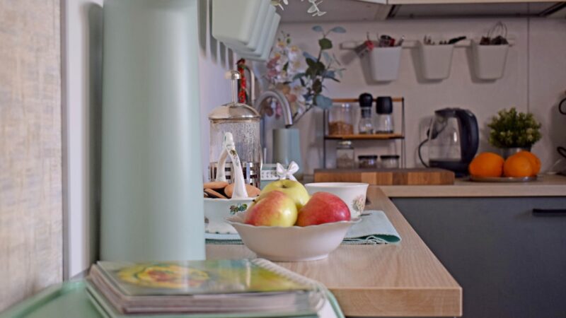 The 60-Minute Weekly Reset for Small Apartments That Makes Weekdays Easier