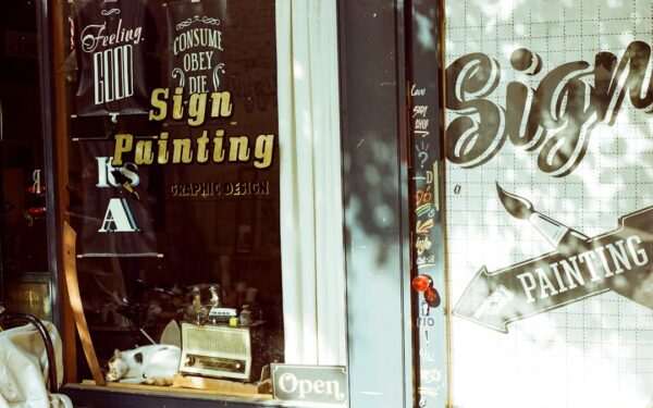 The Quiet Comeback of Hand-Painted Shop Signs in a Digital Cityscape