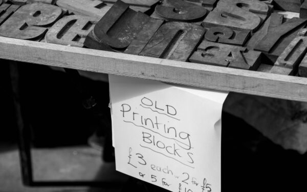 The Quiet Comeback of Printmaking Studios: Risograph, Letterpress, and the New Zine Culture