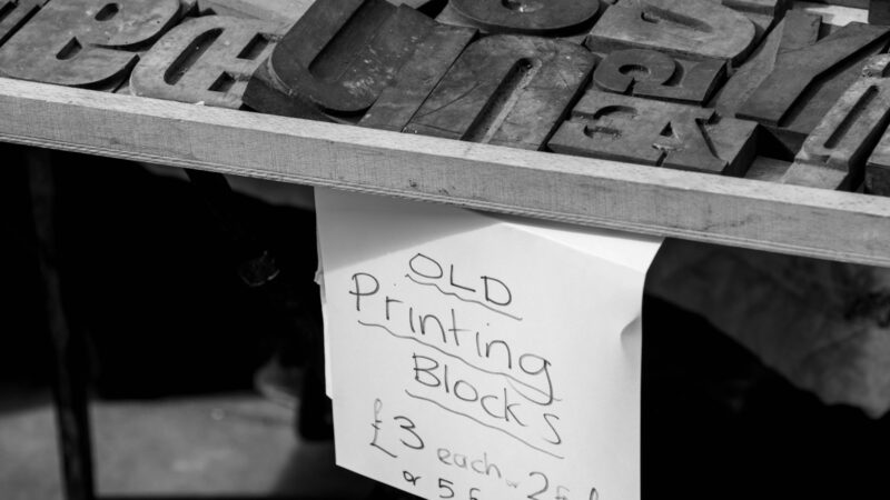 The Quiet Comeback of Printmaking Studios: Risograph, Letterpress, and the New Zine Culture