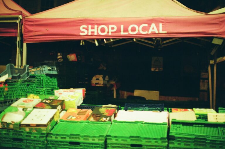 City event app smartphone map local food market