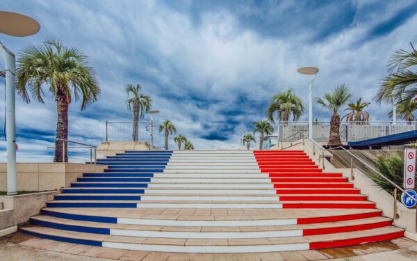 How public staircases turned into open galleries of urban imagination
