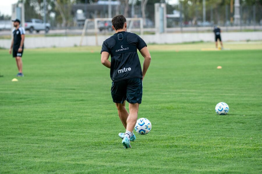 Football gps vest smartwatch training pitch