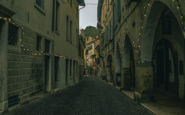 How to enjoy historic Italian cities without falling into the tourist traps
