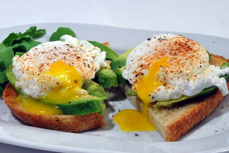 Poached eggs toast