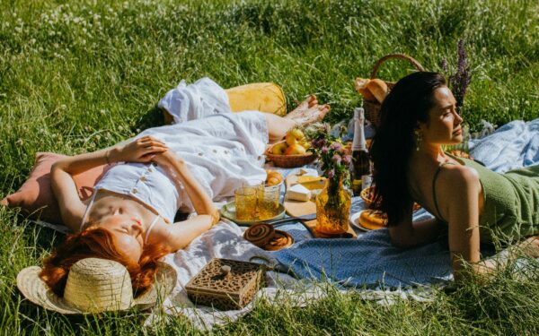 Simple backyard picnic ideas that turn an ordinary afternoon into something special