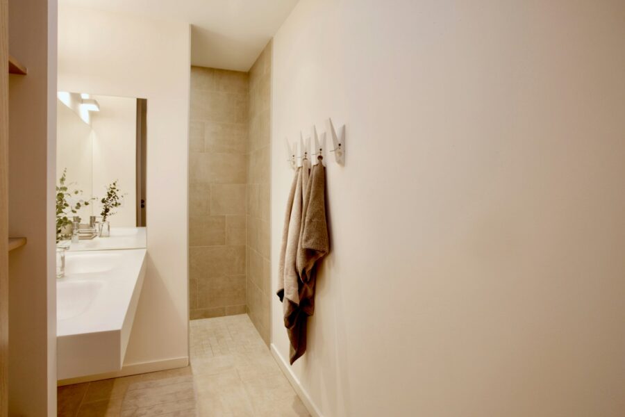 Small bathroom shelves