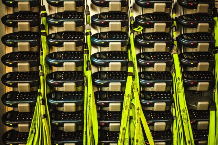 Stand cables wall