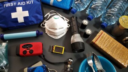 Simple car emergency kit that anyone can put together at home