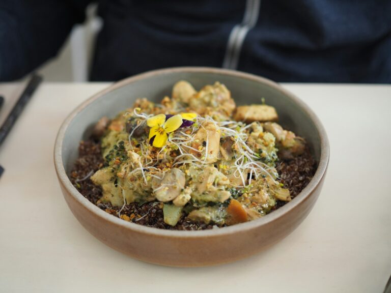 Quinoa grain bowl