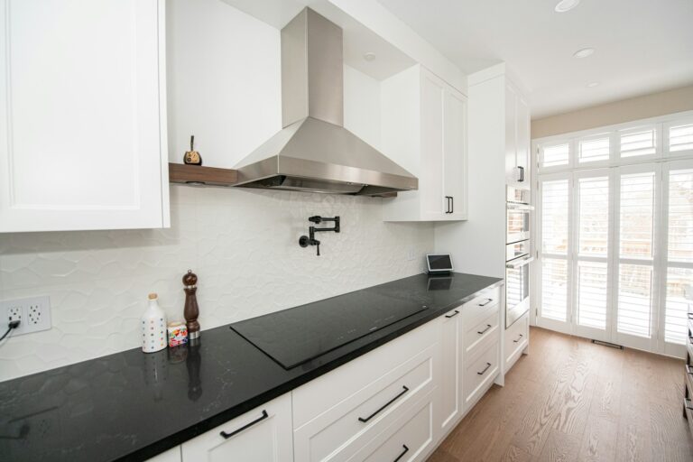 Kitchen range hood cooking steam vacuum cleaning hardwood