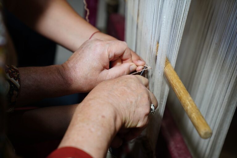 Artisan weaving loom