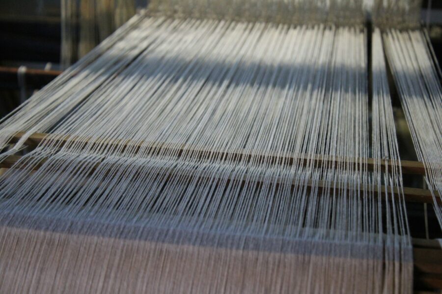 Artisan weaving loom