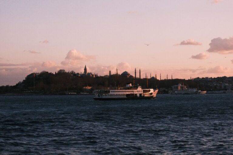 Istanbul ferry bosphorus