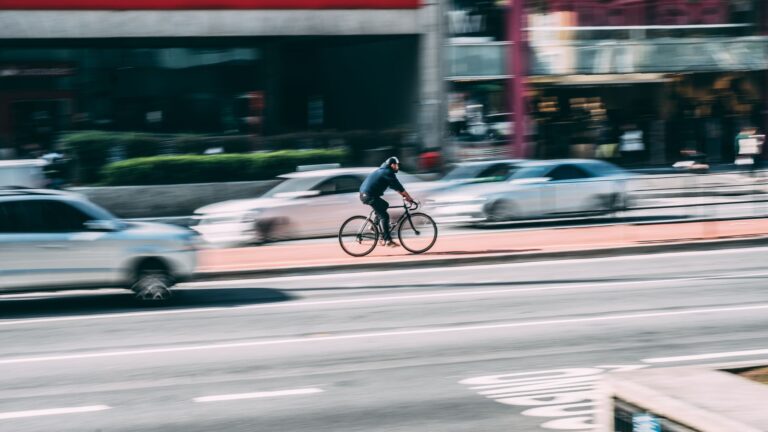 Urban bike commuter