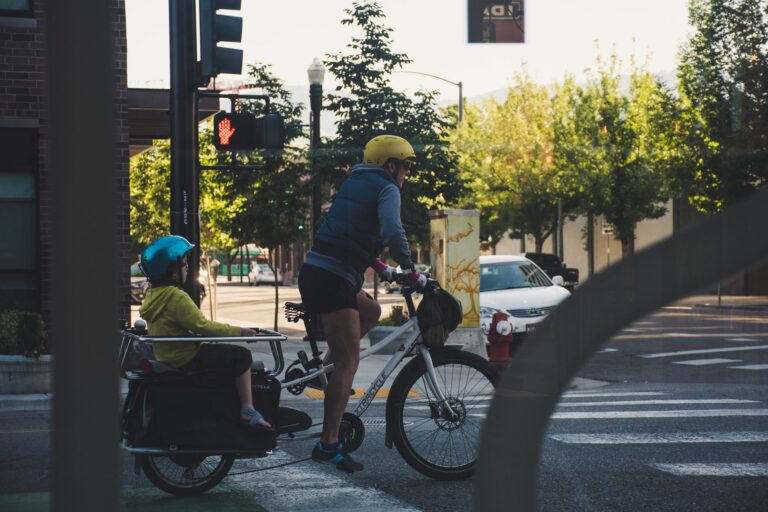 Urban bike commuter