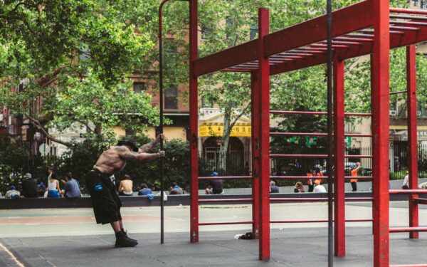How summer park workouts turn everyday spaces into your personal sports arena