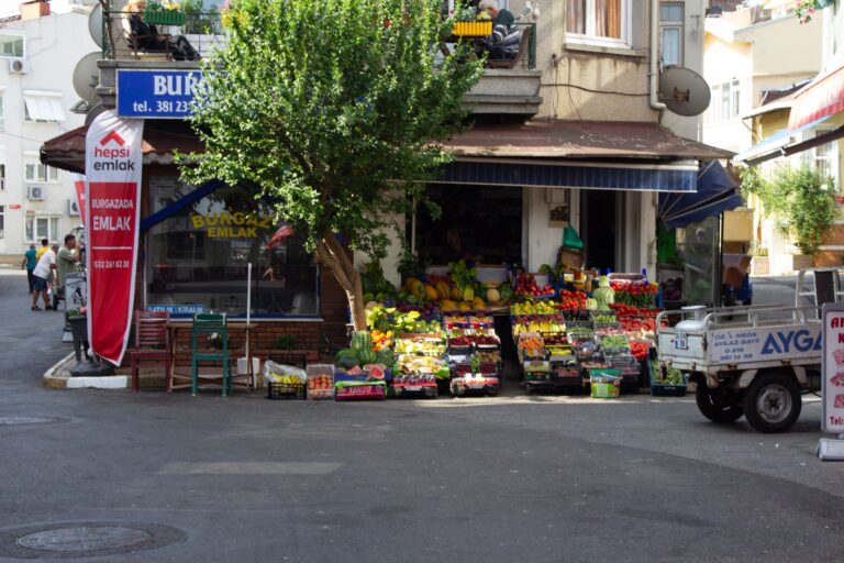 Neighborhood market produce