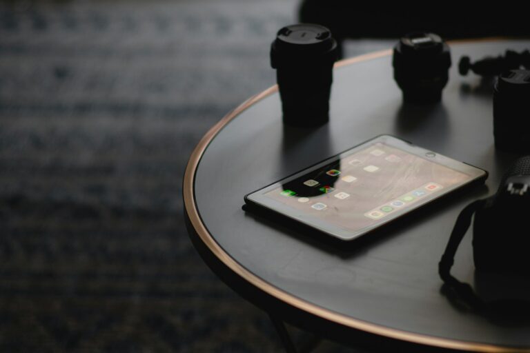 Minimal smartphone home