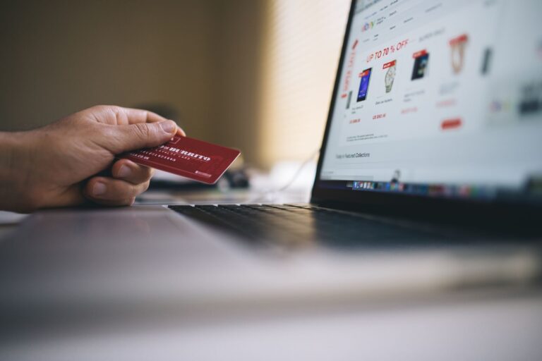 Laptop online shopping