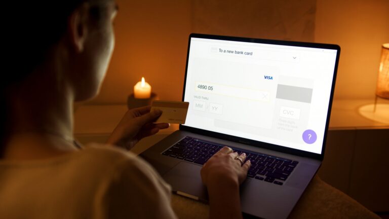Laptop online shopping