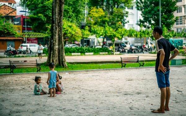 Making outdoor play part of family life again