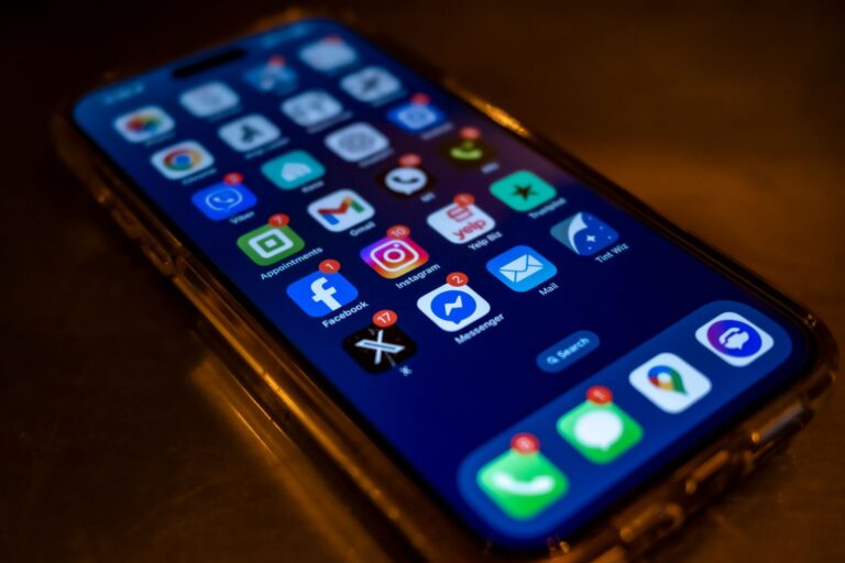 Smartphone notifications close